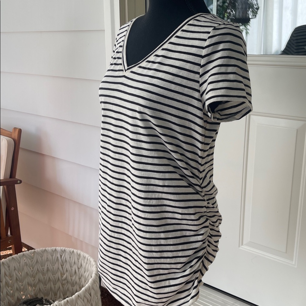 Sonoma Ivory & Black Striped Short Sleeve V-Neck Maternity T-Shirt Size M